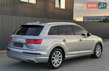 Внедорожник / Кроссовер Audi Q7 2015 в 