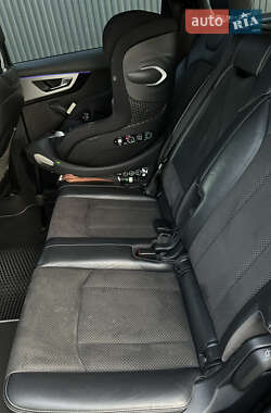 Внедорожник / Кроссовер Audi Q7 2015 в 