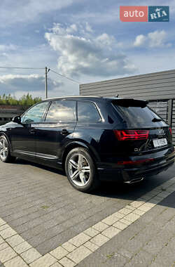Внедорожник / Кроссовер Audi Q7 2018 в 