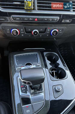 Внедорожник / Кроссовер Audi Q7 2017 в 