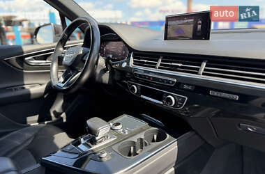Внедорожник / Кроссовер Audi Q7 2016 в 