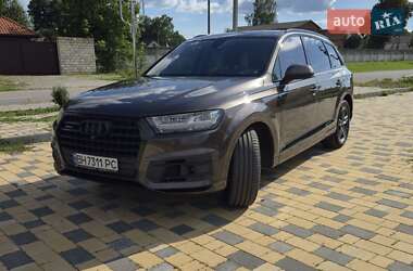 Внедорожник / Кроссовер Audi Q7 2016 в 