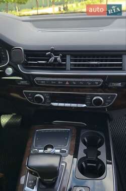 Внедорожник / Кроссовер Audi Q7 2016 в 