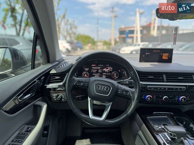 Позашляховик / Кросовер Audi Q7 2016 в Львові