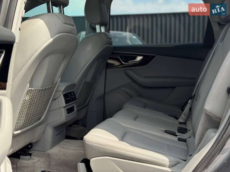 Позашляховик / Кросовер Audi Q7 2016 в Львові