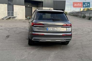 Внедорожник / Кроссовер Audi Q7 2021 в 