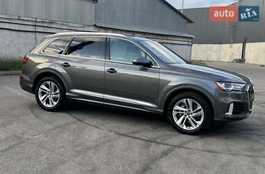 Внедорожник / Кроссовер Audi Q7 2021 в 