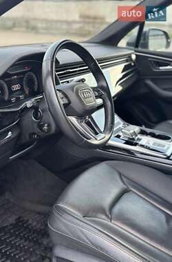 Внедорожник / Кроссовер Audi Q7 2021 в 