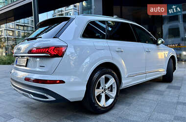 Внедорожник / Кроссовер Audi Q7 2023 в 