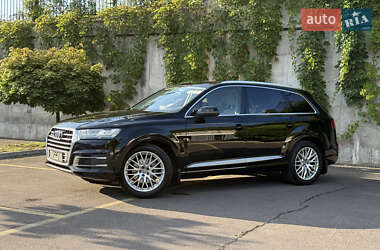 Внедорожник / Кроссовер Audi Q7 2015 в 