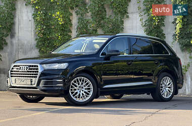 Внедорожник / Кроссовер Audi Q7 2015 в 