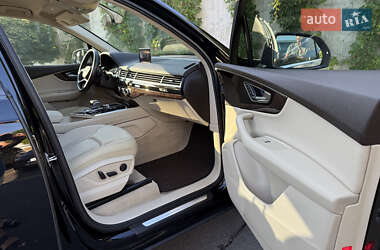 Внедорожник / Кроссовер Audi Q7 2015 в 