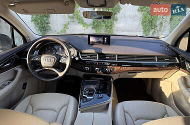 Внедорожник / Кроссовер Audi Q7 2015 в 