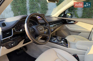 Внедорожник / Кроссовер Audi Q7 2015 в 
