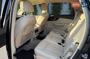 Внедорожник / Кроссовер Audi Q7 2015 в 