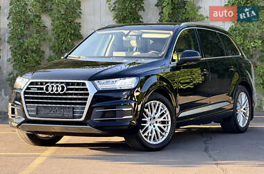 Внедорожник / Кроссовер Audi Q7 2015 в 