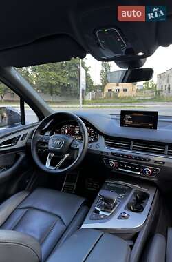 Позашляховик / Кросовер Audi Q7 2017 в 