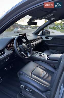 Позашляховик / Кросовер Audi Q7 2017 в 
