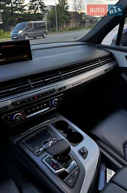 Позашляховик / Кросовер Audi Q7 2017 в 