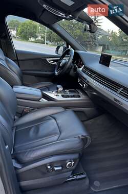 Позашляховик / Кросовер Audi Q7 2017 в 