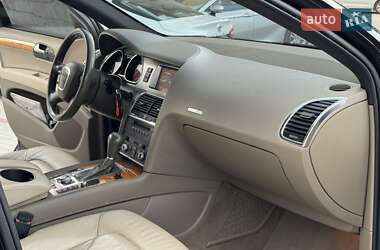 Внедорожник / Кроссовер Audi Q7 2007 в 