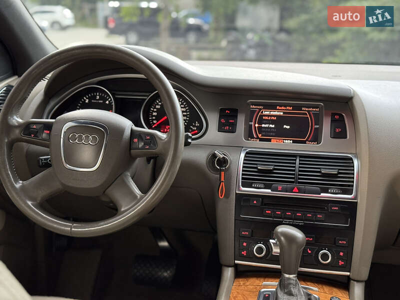 Внедорожник / Кроссовер Audi Q7 2007 в Мукачево