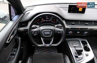 Внедорожник / Кроссовер Audi Q7 2016 в 