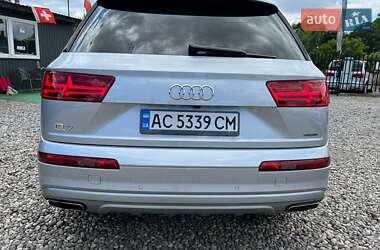 Внедорожник / Кроссовер Audi Q7 2017 в 