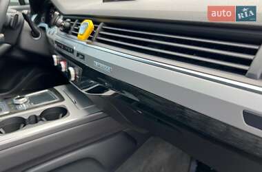 Внедорожник / Кроссовер Audi Q7 2017 в 