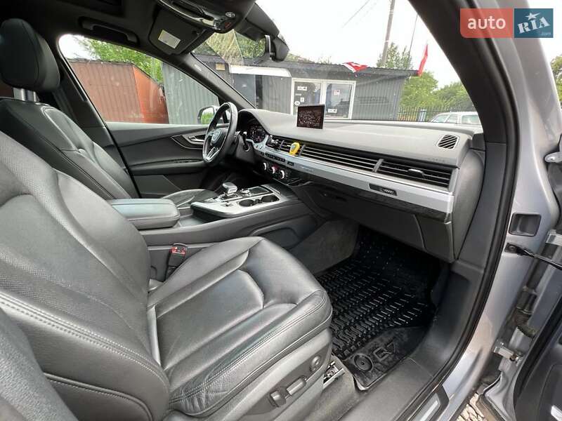 Внедорожник / Кроссовер Audi Q7 2017 в Любомле