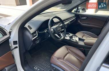 Внедорожник / Кроссовер Audi Q7 2019 в 