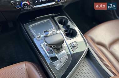 Внедорожник / Кроссовер Audi Q7 2019 в 