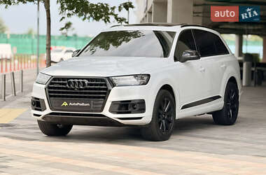 Внедорожник / Кроссовер Audi Q7 2018 в 