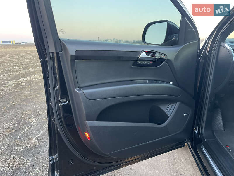 Внедорожник / Кроссовер Audi Q7 2015 в Днепре