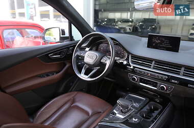 Внедорожник / Кроссовер Audi Q7 2018 в 