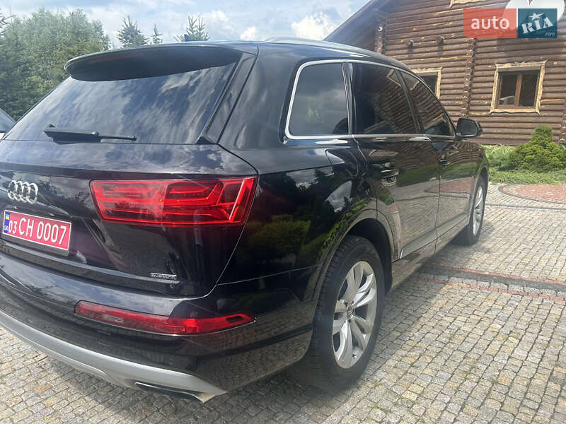 Внедорожник / Кроссовер Audi Q7 2017 в Нововолынске