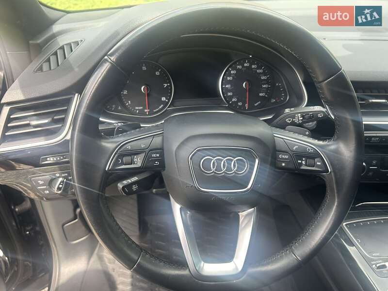 Внедорожник / Кроссовер Audi Q7 2017 в Нововолынске