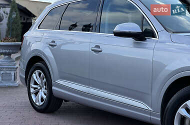 Внедорожник / Кроссовер Audi Q7 2017 в 