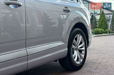 Внедорожник / Кроссовер Audi Q7 2017 в 
