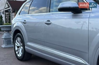 Внедорожник / Кроссовер Audi Q7 2017 в 