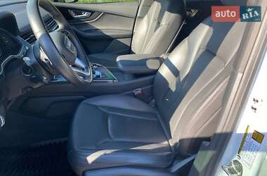 Внедорожник / Кроссовер Audi Q7 2016 в 