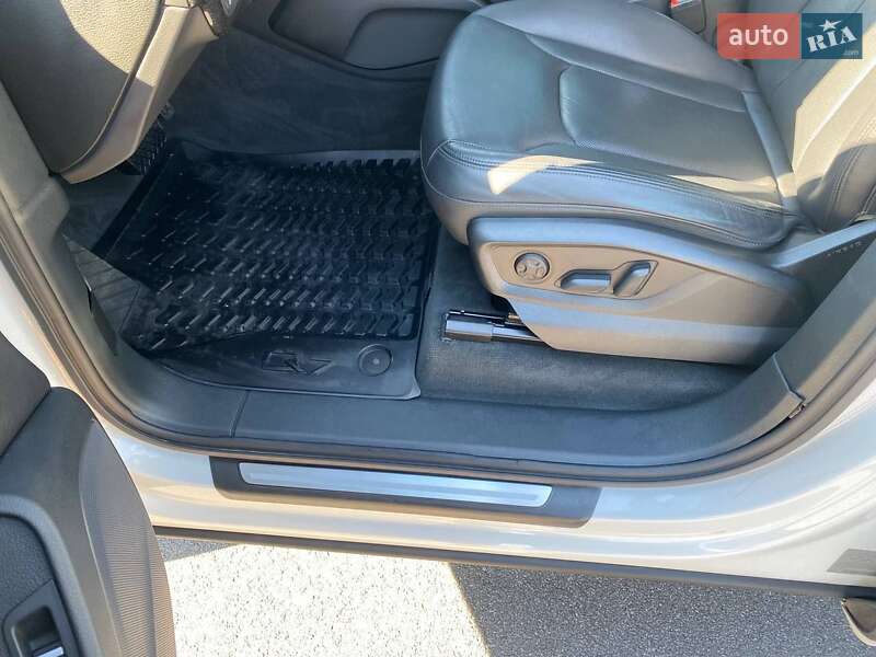 Внедорожник / Кроссовер Audi Q7 2016 в Казатине