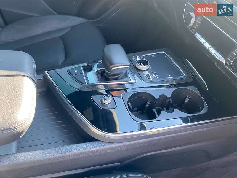 Внедорожник / Кроссовер Audi Q7 2016 в Казатине