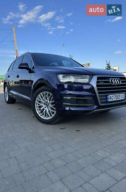 Внедорожник / Кроссовер Audi Q7 2017 в 