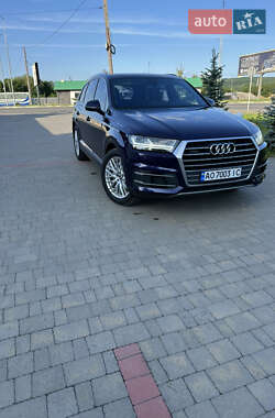 Внедорожник / Кроссовер Audi Q7 2017 в 