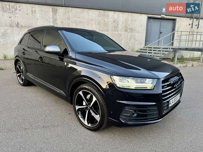 Внедорожник / Кроссовер Audi Q7 2017 в 
