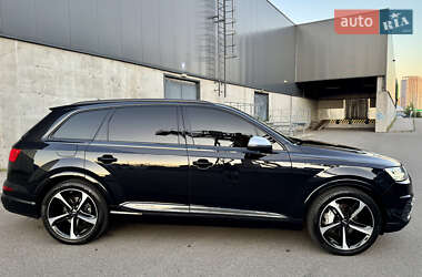 Внедорожник / Кроссовер Audi Q7 2017 в 