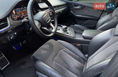 Внедорожник / Кроссовер Audi Q7 2017 в 