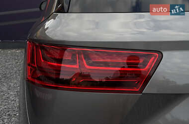 Внедорожник / Кроссовер Audi Q7 2017 в 