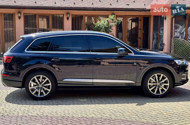 Внедорожник / Кроссовер Audi Q7 2016 в 